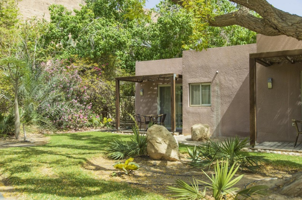 Домик в отеле “Ein Gedi Kibbutz”