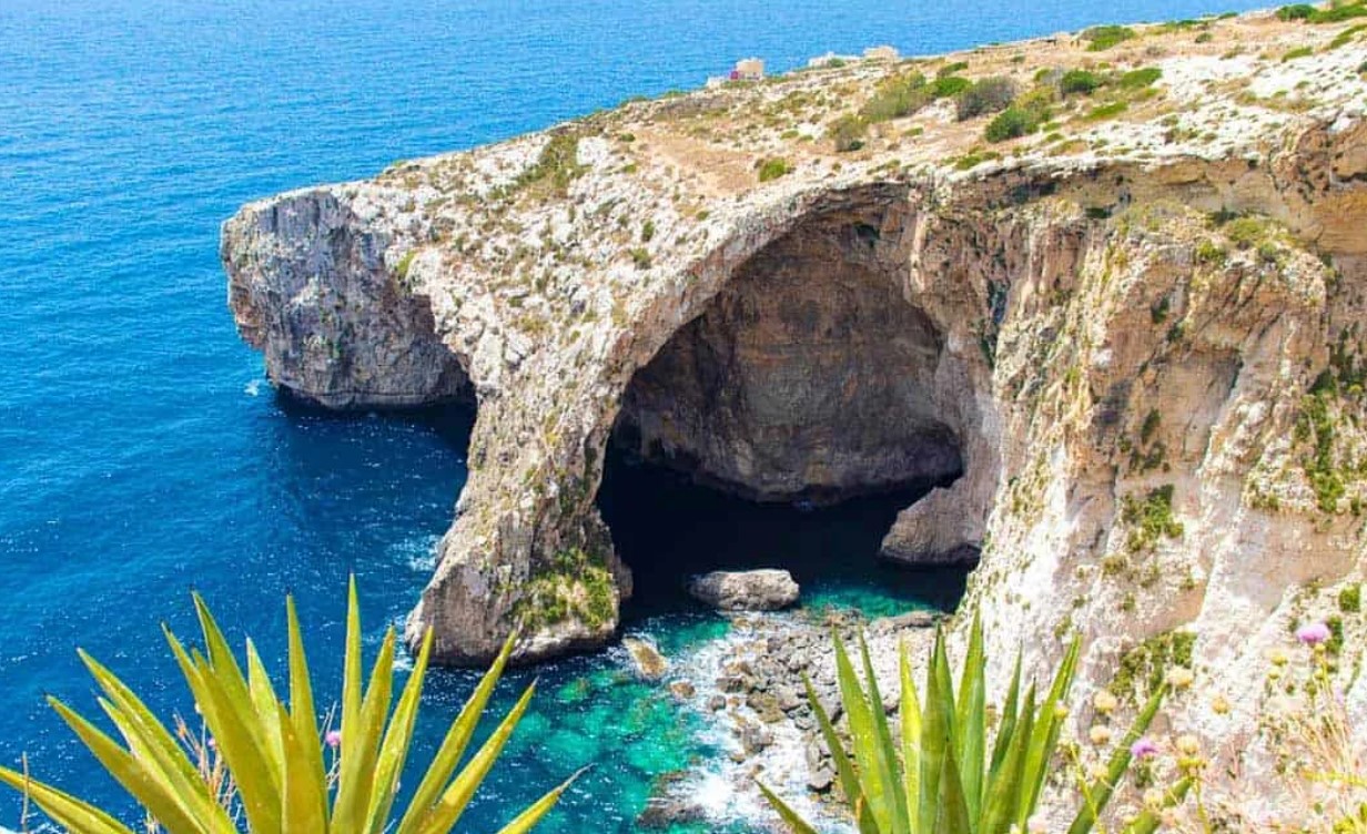 Голубой грот находится южнее Марсаскалы