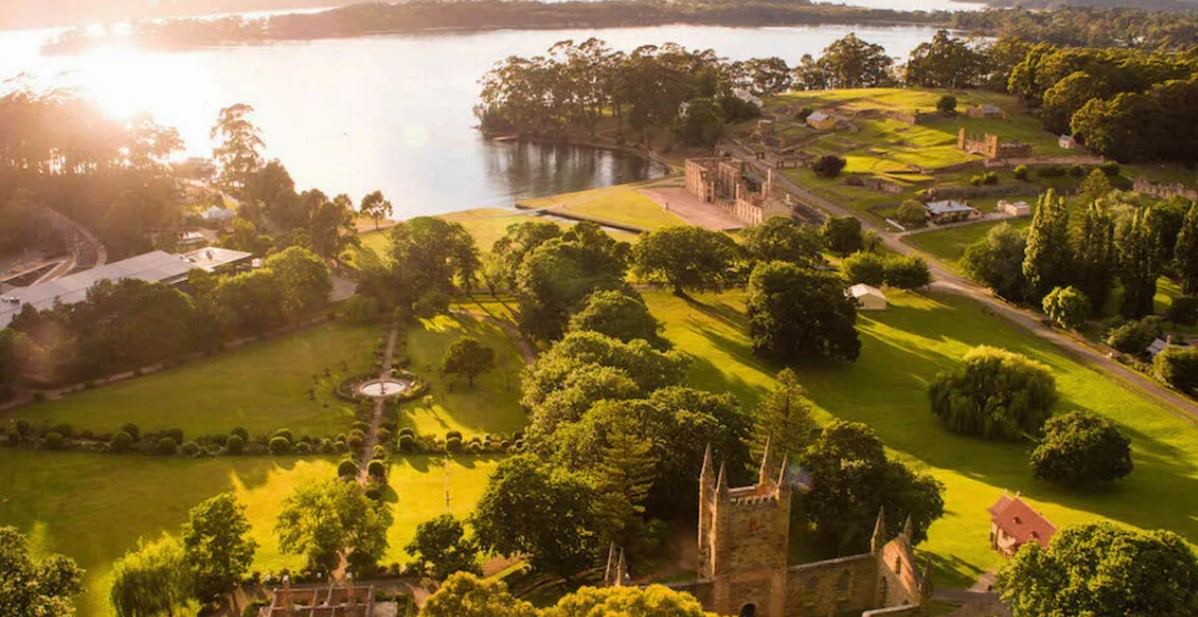 Порт-Артур — город в Австралии, на юго-востоке Тасмании