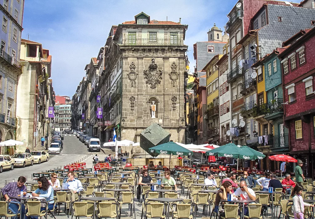 Квартал Рибейра является сердцем Старого города Порту