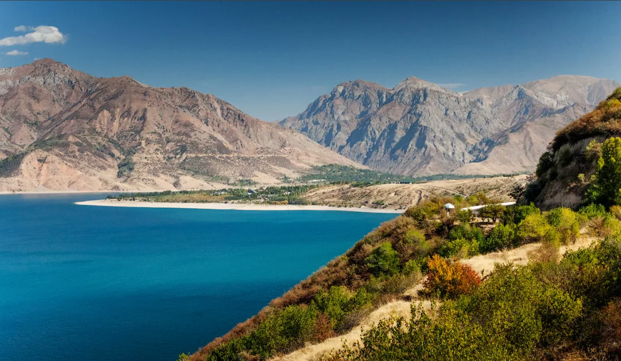 Чарвакское водохранилище — живописный искусственный водоем