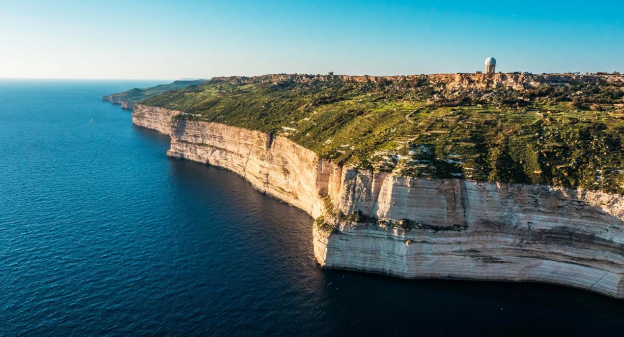 Скалы Дингли находятся у одноименной деревни
