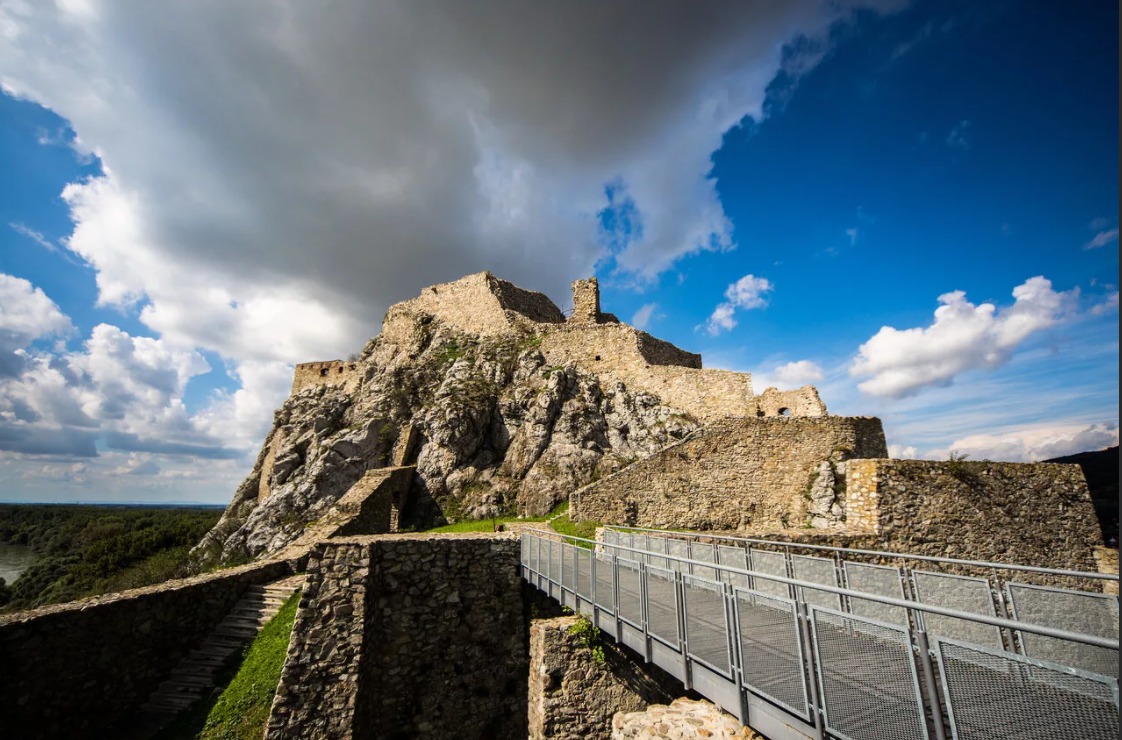 Девин — разрушенный замок в Братиславе