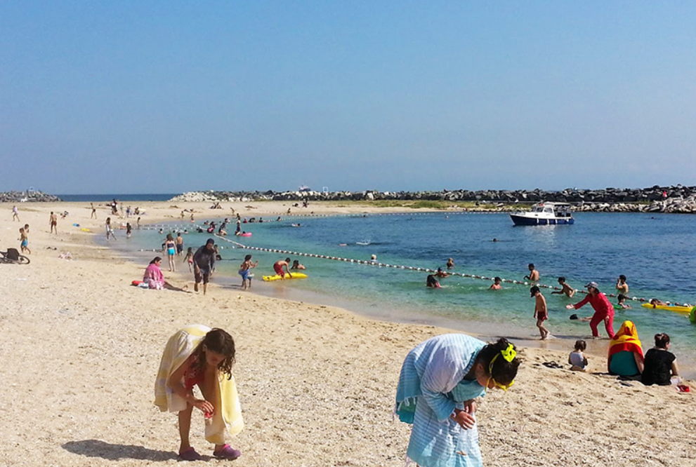 Пляж Ешилькёй протяженностью 660 метров расположен на берегу Мраморного моря