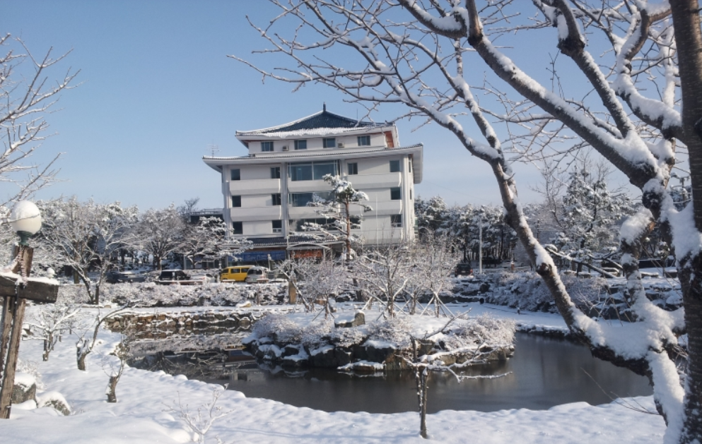 Купание в термальных источниках Чхоксан 