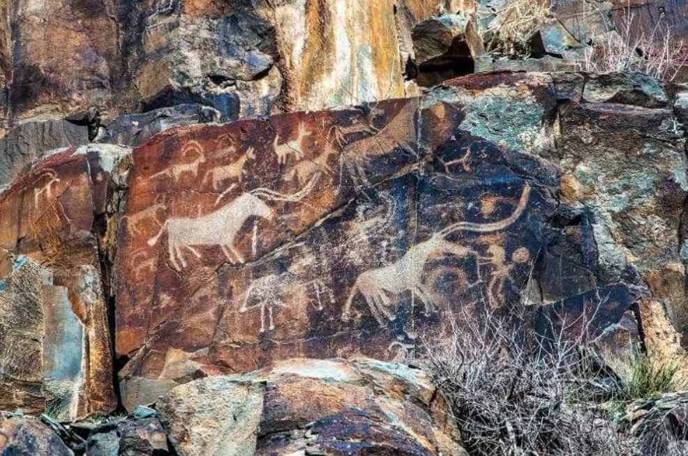 Петроглифы Тамгалы - уникальным древним памятником наскального искусства Семиречья