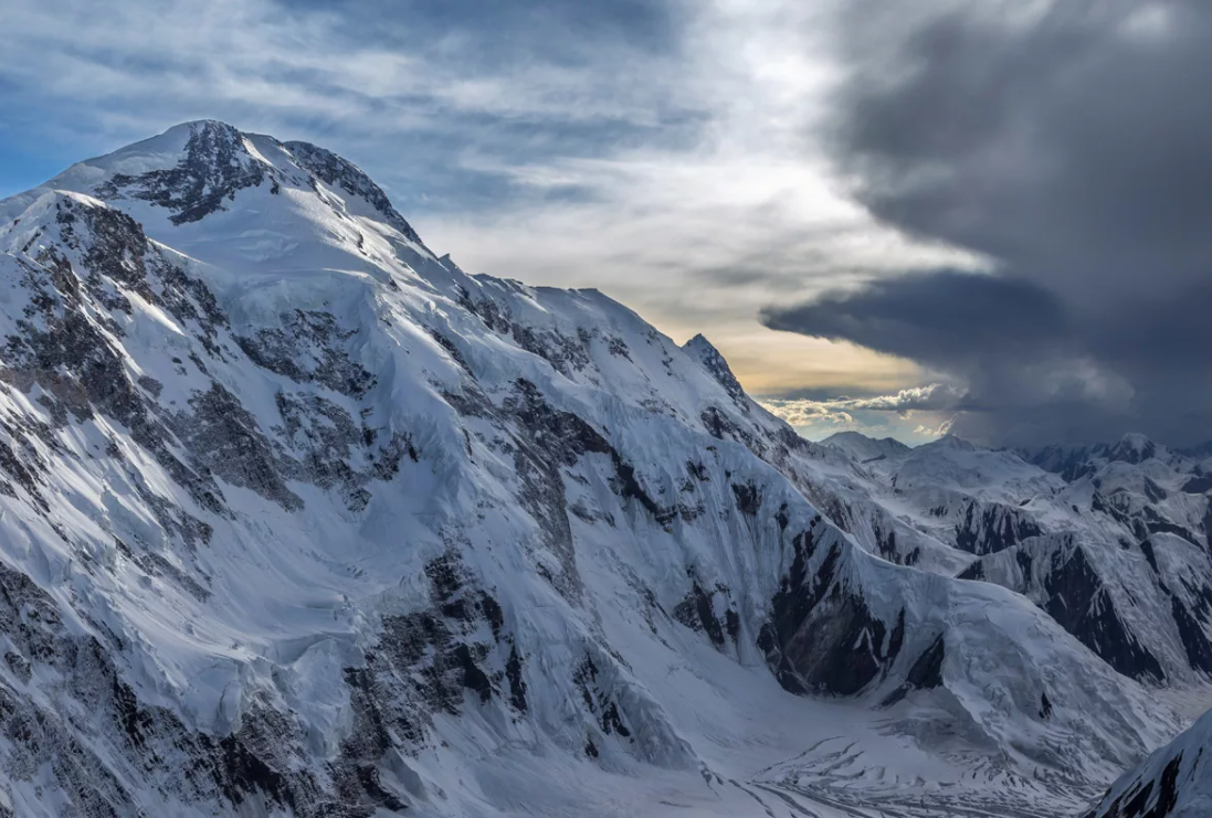 Пик Победы — горная вершина высотой 7439 метров, хребта Какшаал-Тоо, высшая точка Тянь-Шаня