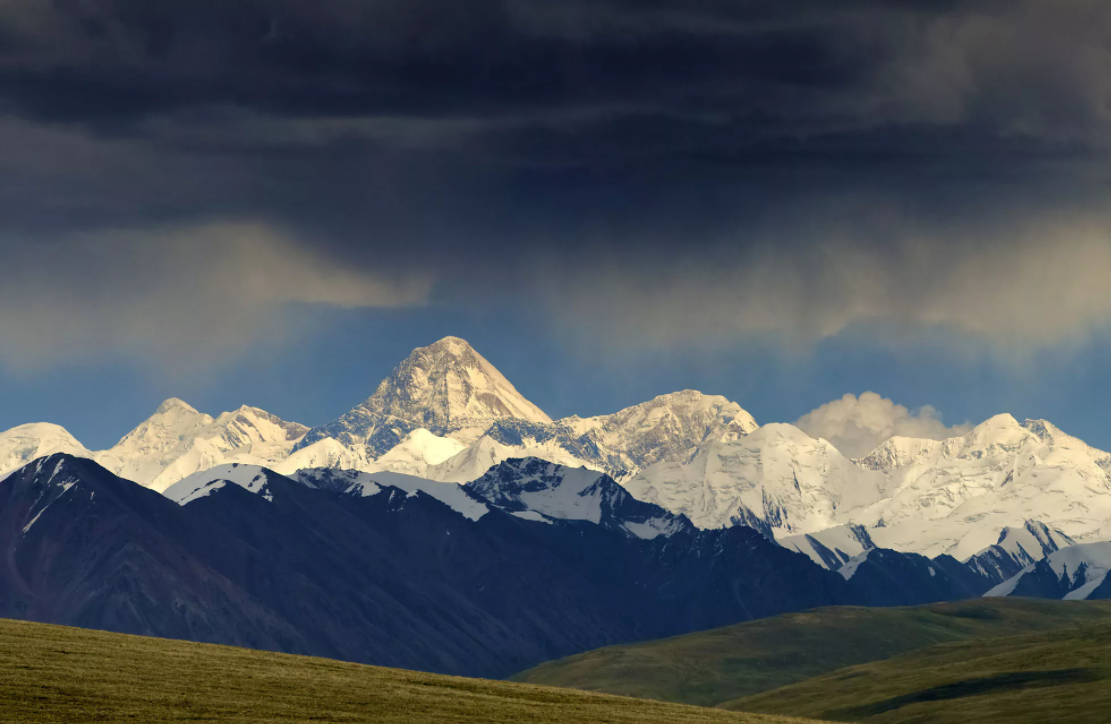 Хан-Тенгри — пирамидальный пик на Тянь-Шане