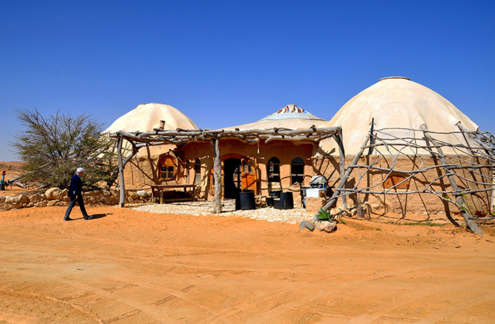 Некоторые эко-деревни, гостевые дома или палаточные лагеря