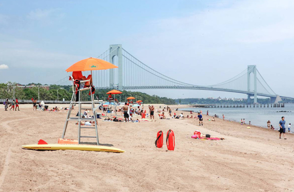 Пляж Кючюксу часто упоминается в путеводителях