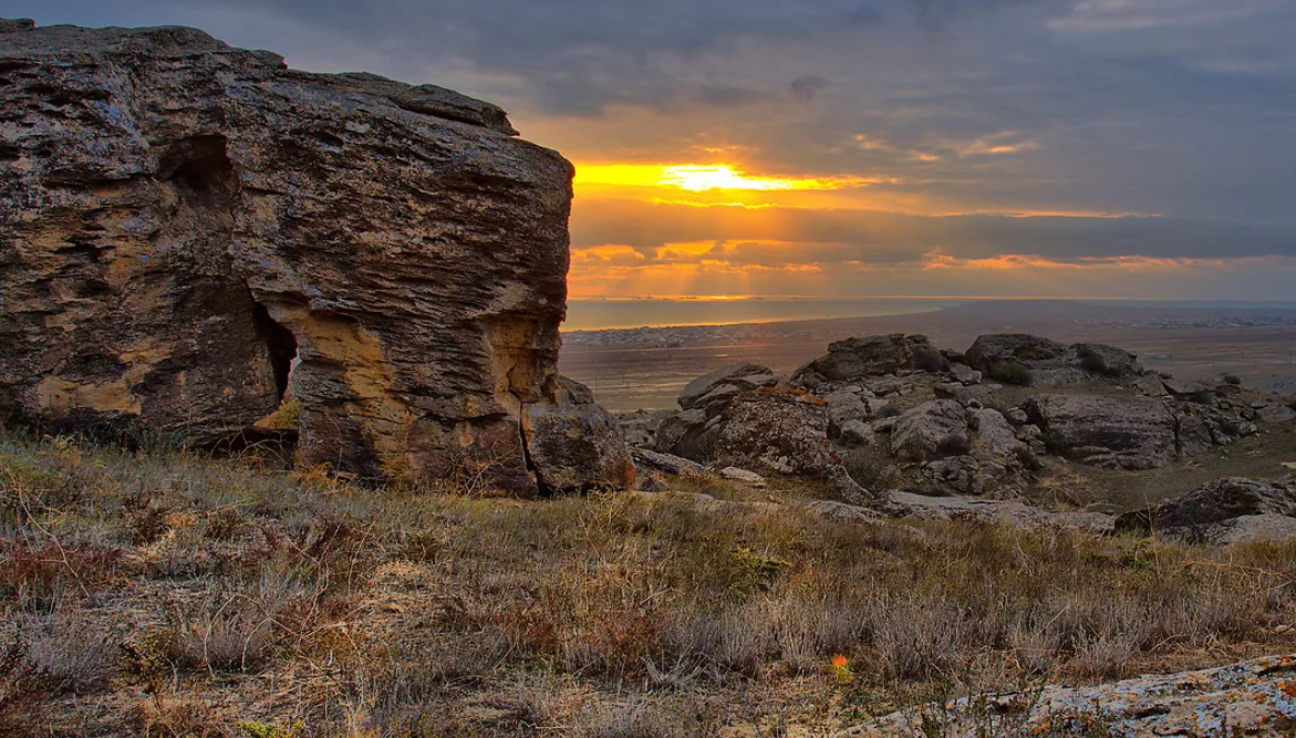 Гобустанский заповедник, пузырящийся грязевой вулкан