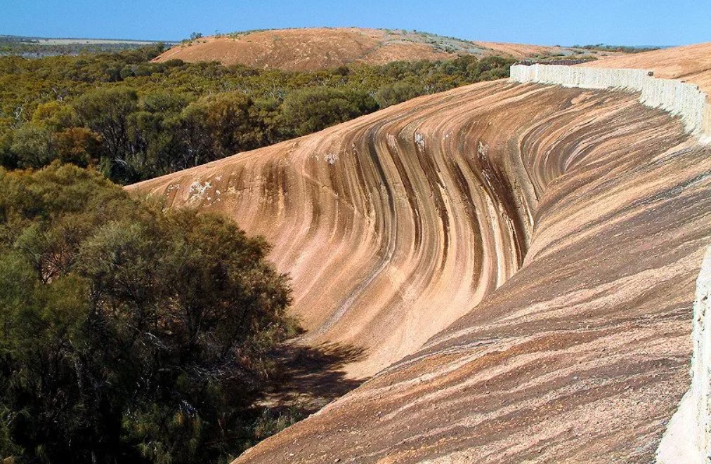 «Каменная Волна» – удивительное скальное образование