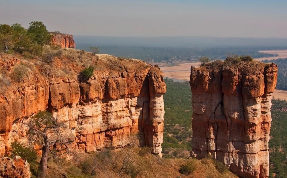 Гонарежу, второй по величине заповедник в Зимбабве