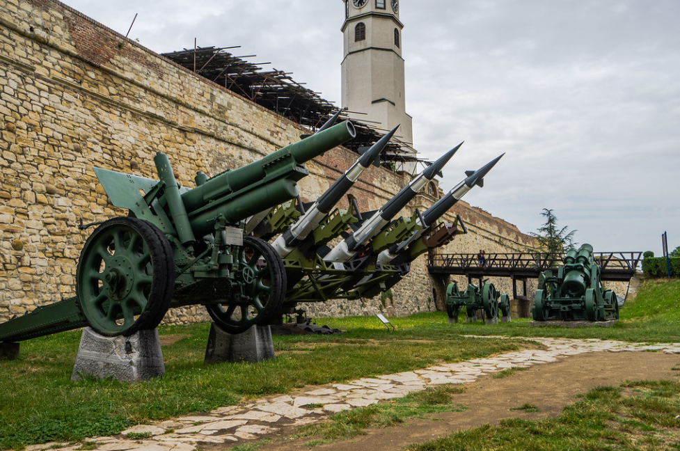 Экспонаты в музее военной техники