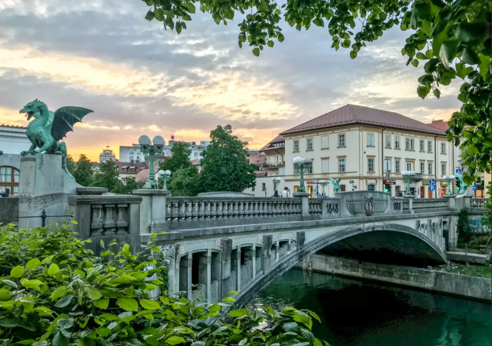 Мост Драконов — автомобильный мост через реку Любляницу