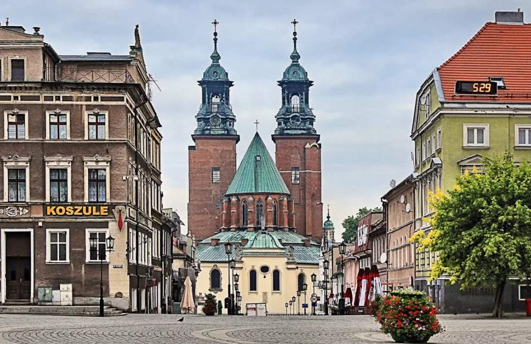 Гнезно — город в Польше, входит в Великопольское воеводств