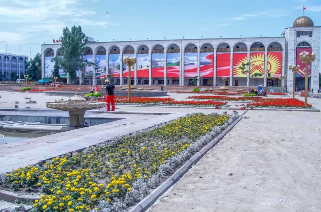 Площадь Ала-Тоо — центральная площадь Бишкека,