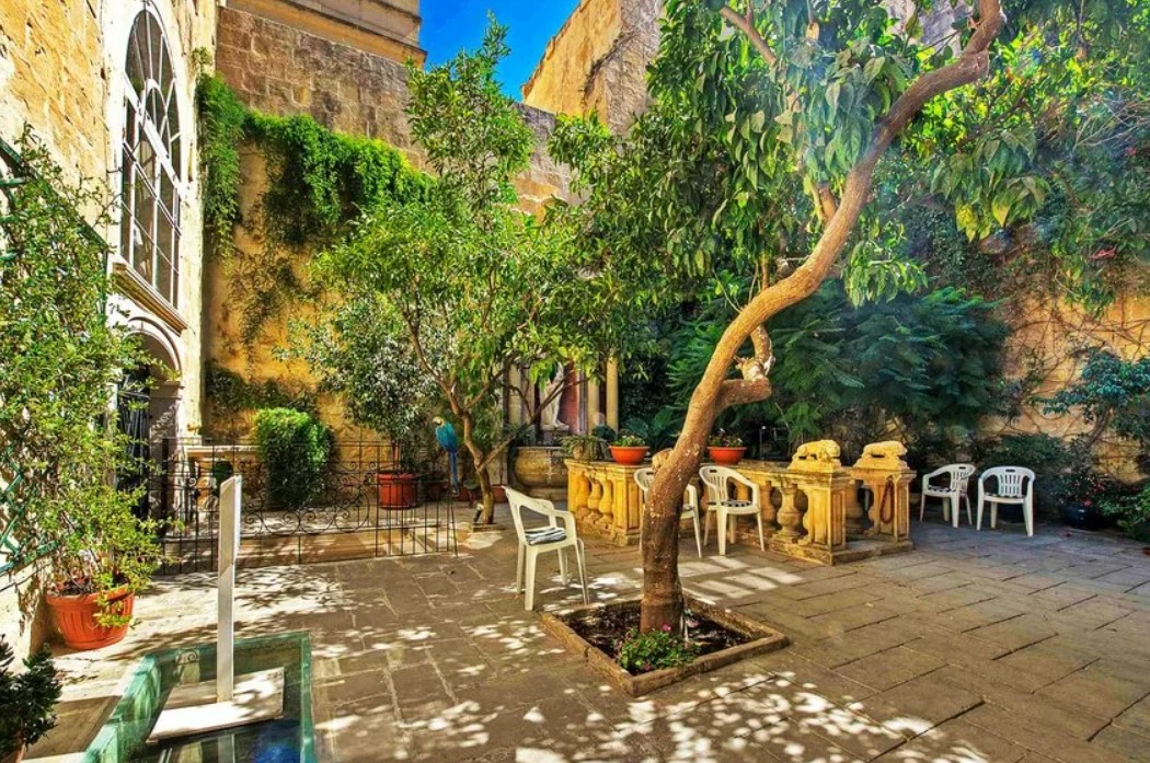 Каса Росса Пиккола — один из последних не перестроенных дворцов на Мальте