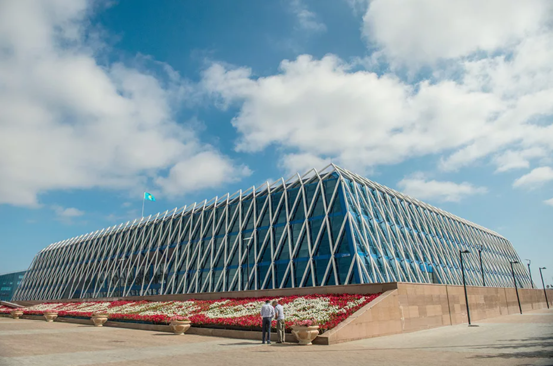 Дворец Независимости — дворец в Нур-Султане