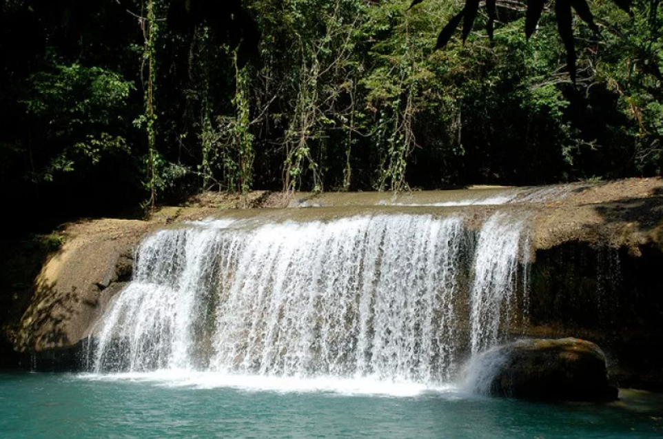 Водопад Вайс Ямайка