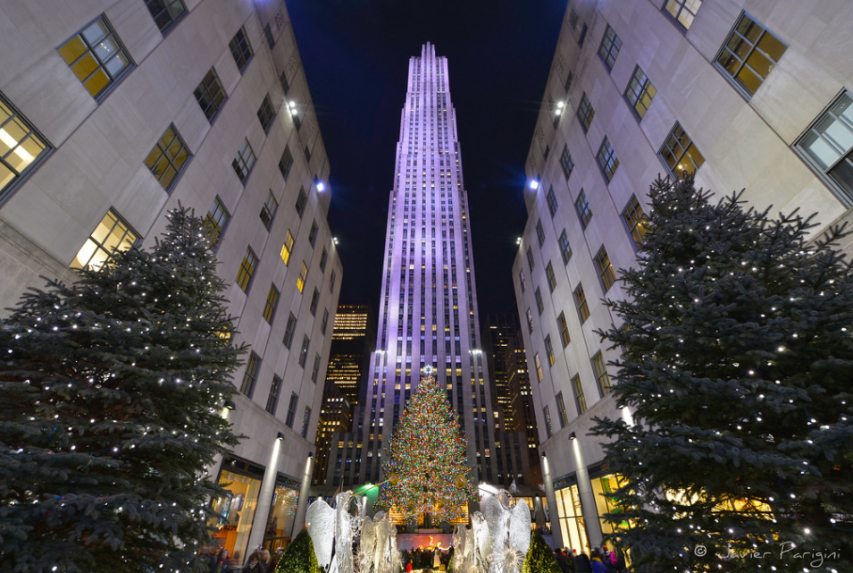 Рокфеллеровский центр — крупный офисный центр в Нью-Йорке