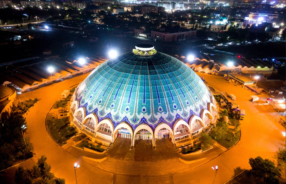 Базар «Чорсу» — один из крупнейших базаров Узбекистана