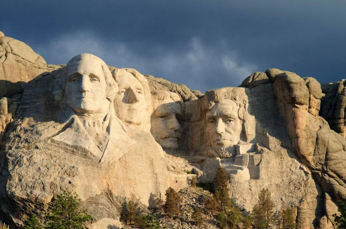 Рашмор — гора в горном массиве Блэк-Хилс