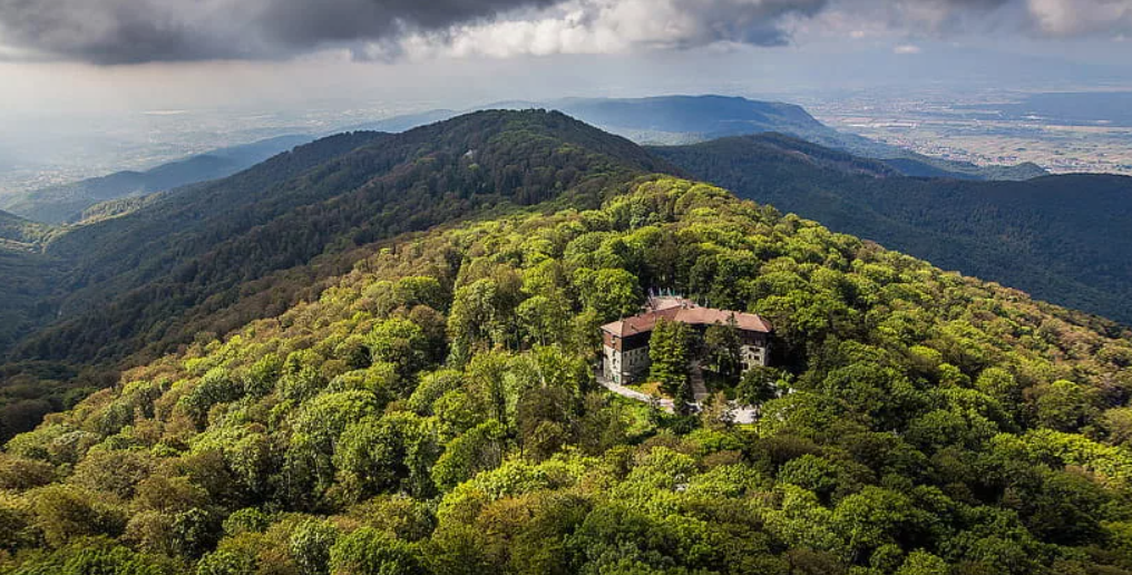 Слеме — вершина горного массива Медведница