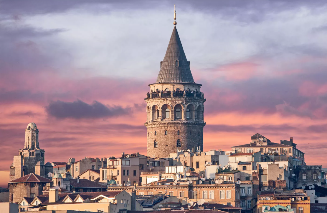 Галатская башня – историческая достопримечательность на склоне холма Галата