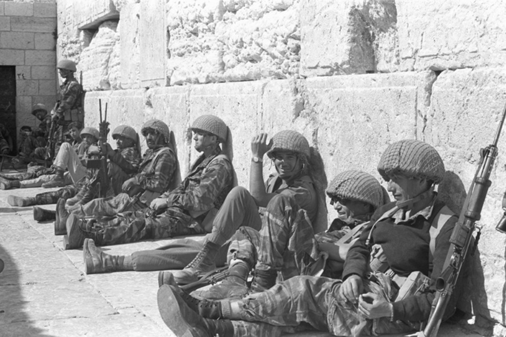 30 ноября 1947 года началась Арабо-Израильская война, продолжавшаяся до 1949 года