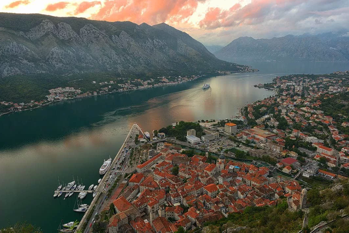 Бока-Которская бухта — крупнейшая бухта