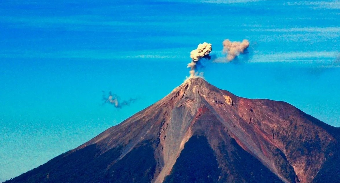 Пакая - это активный комплексный вулкан в Гватемале