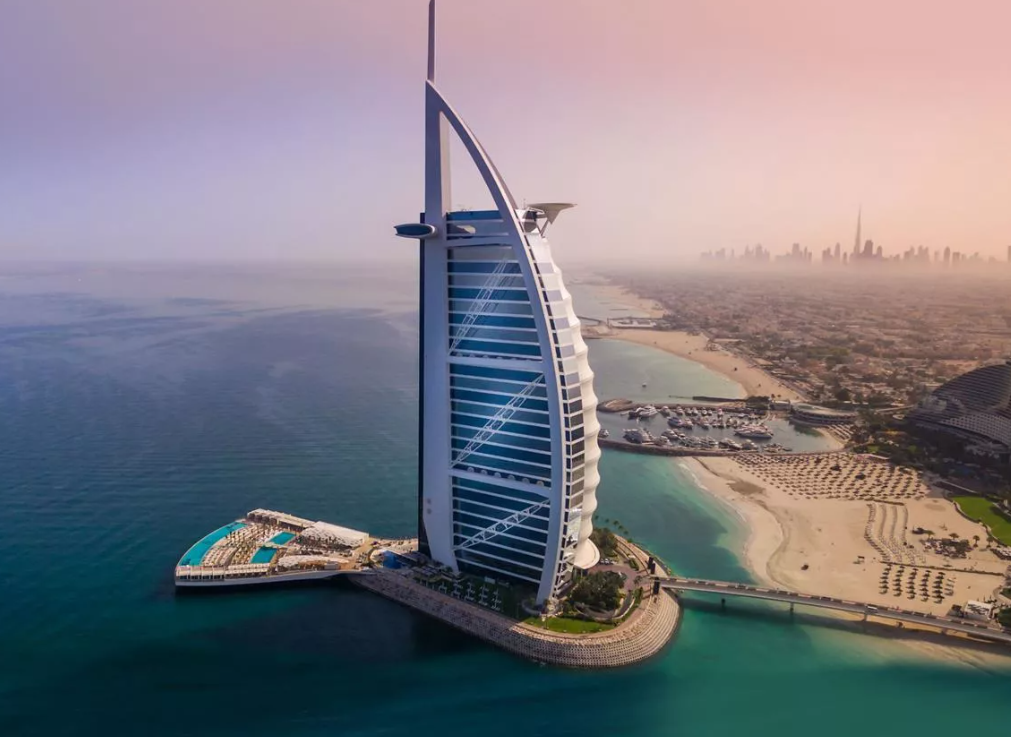 Бурдж-аль-Араб - это самая дорогая гостиница