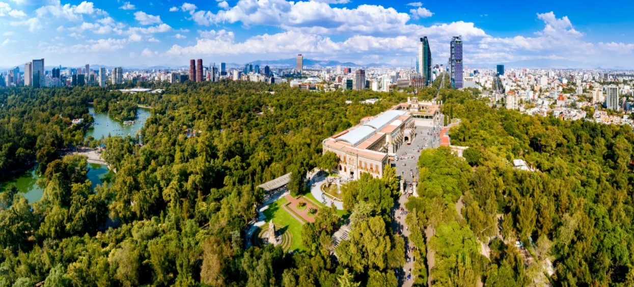 Парк Чапультепек в Мехико – один из самых больших парков Западного полушария