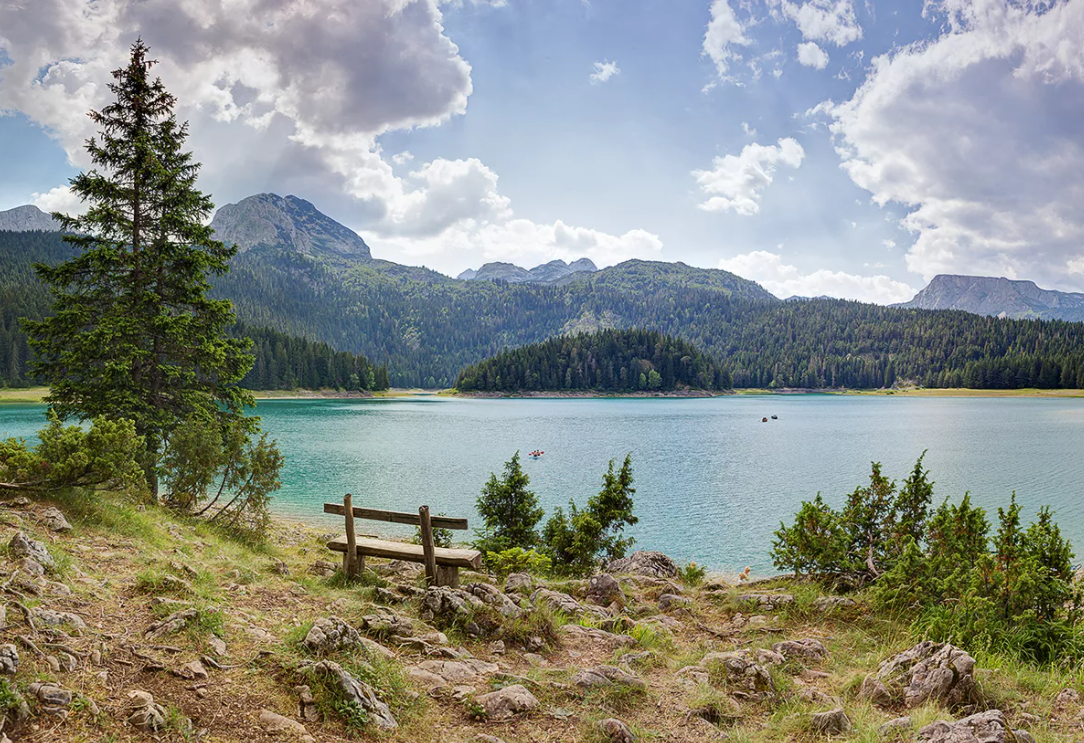 Црно-Езеро — озеро в северной части Черногории