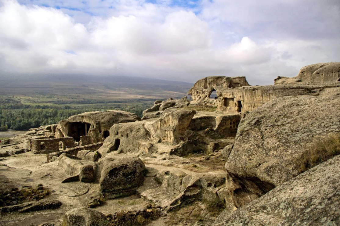 Уплисцихе – уникальный город, высеченный в скале