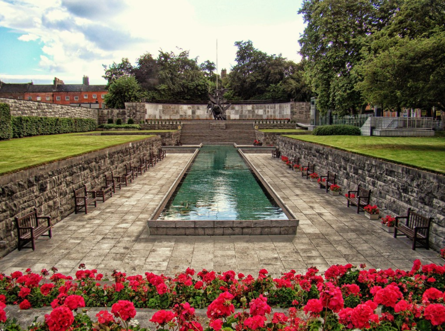 Сад памяти - это мемориальный сад в Дублине