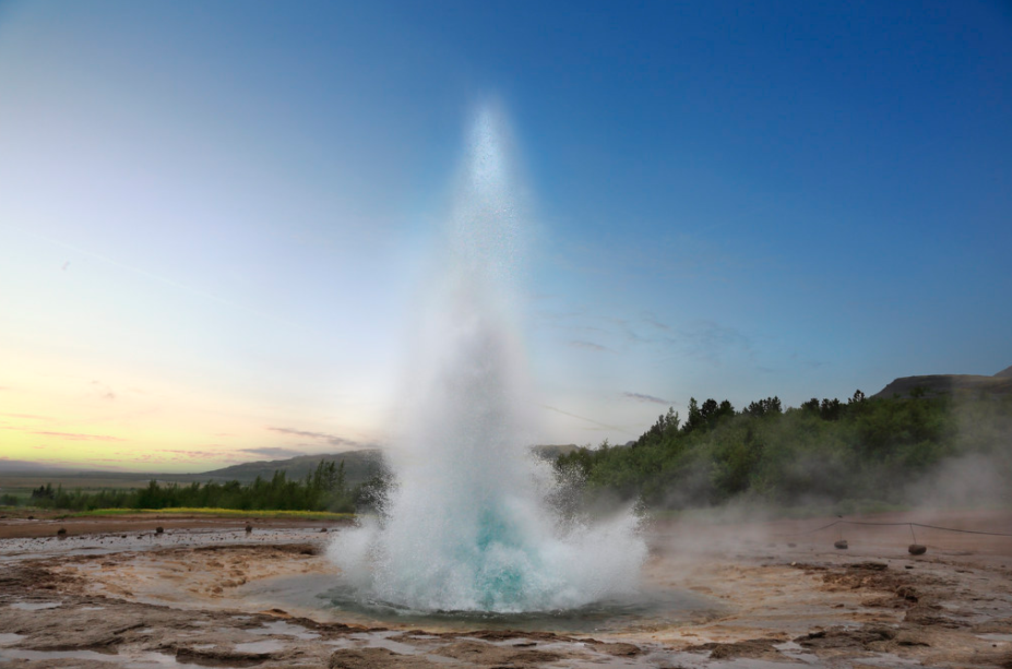 Строккюр — гейзер в юго-западной части Исландии