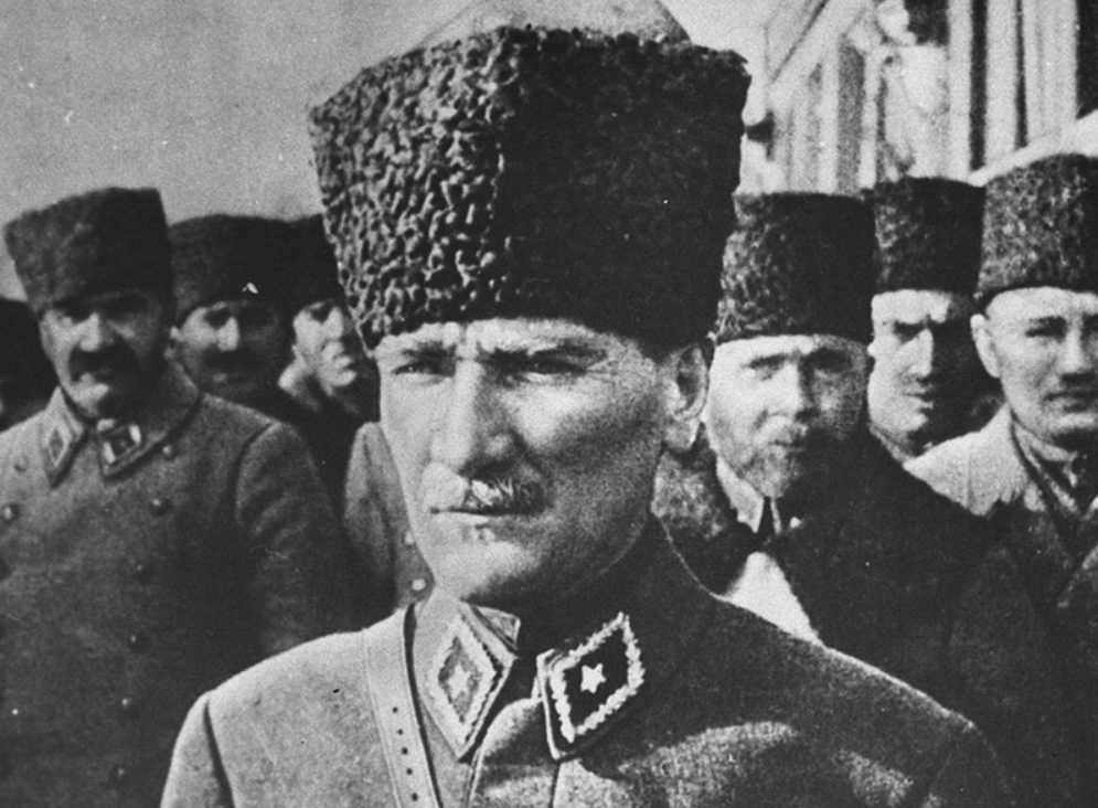 Президентом новой Турецкой Республики стал Мустафа Кемаль Ататюрк