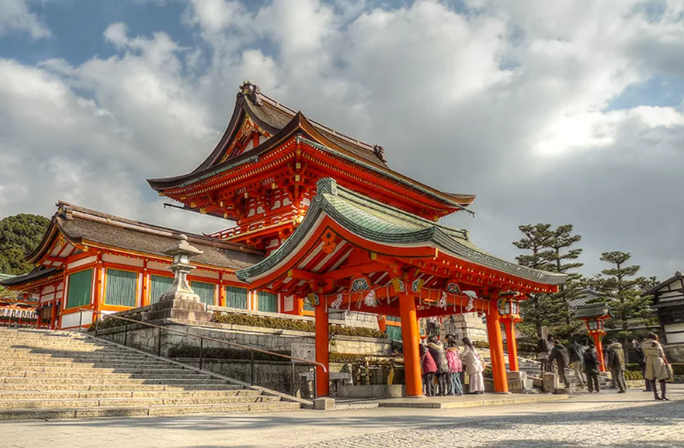 Фусими Инари — храмовый комплекс и главный храм богини Инари