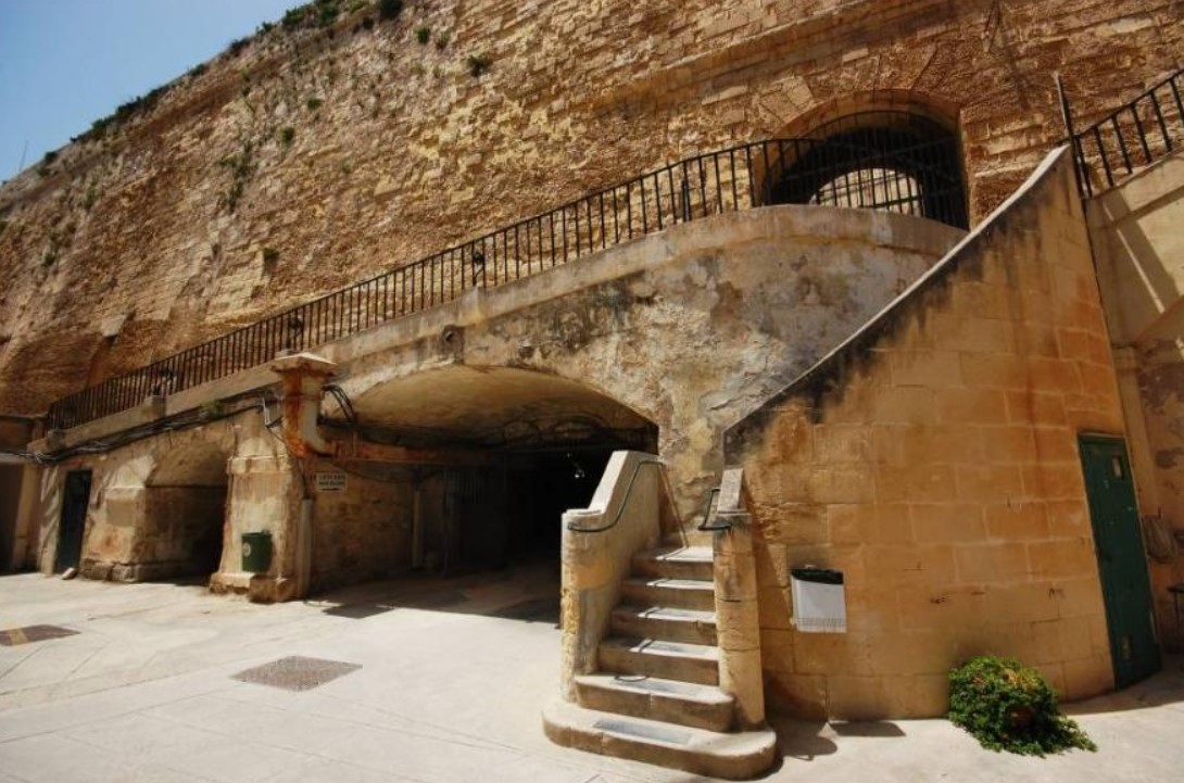 Военные комнаты Ласкариса-это подземный комплекс туннелей и камер в Валлетте