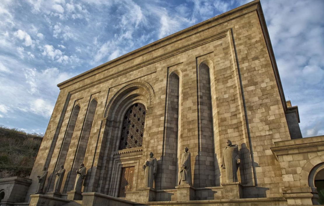 Матенадаран или Институт древних рукописей