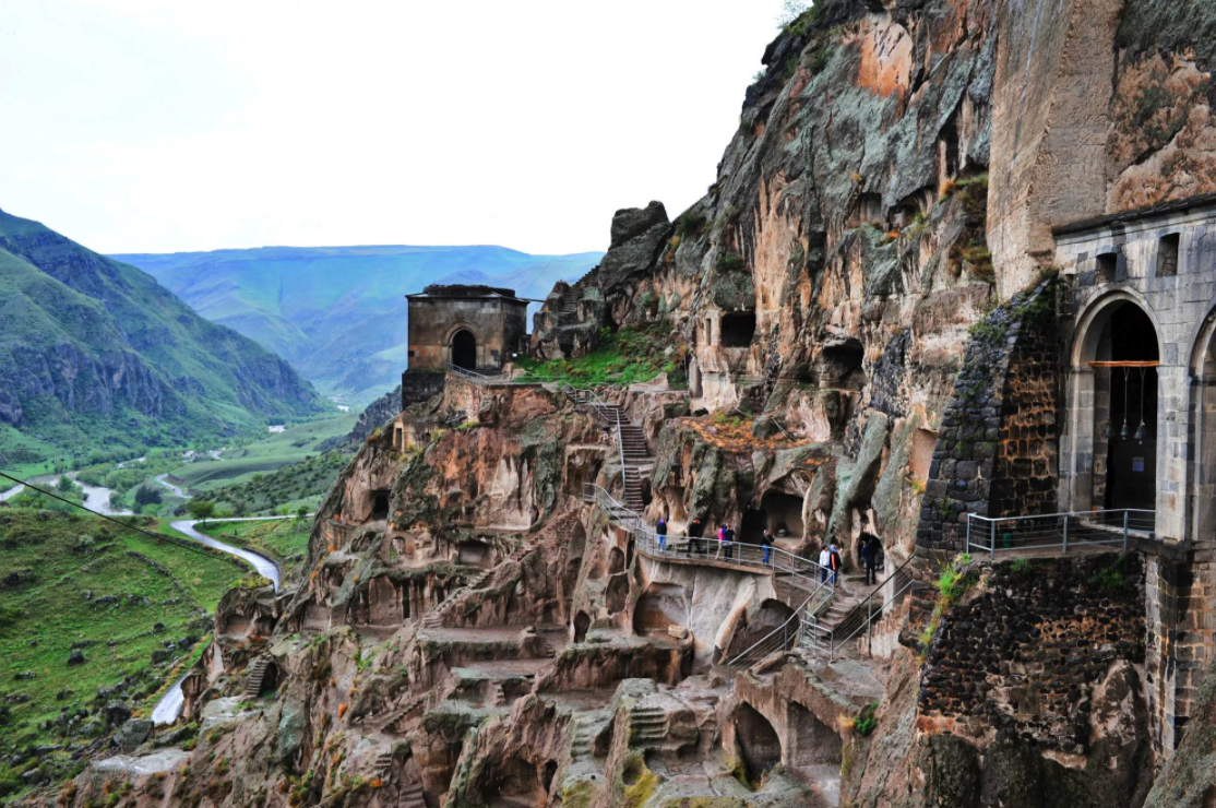 Пещерный город и монастырь Вардзиа