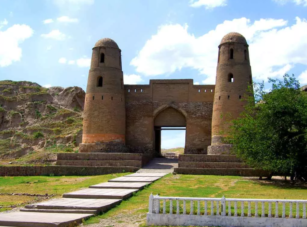 Гиссарская крепость в Таджикистане