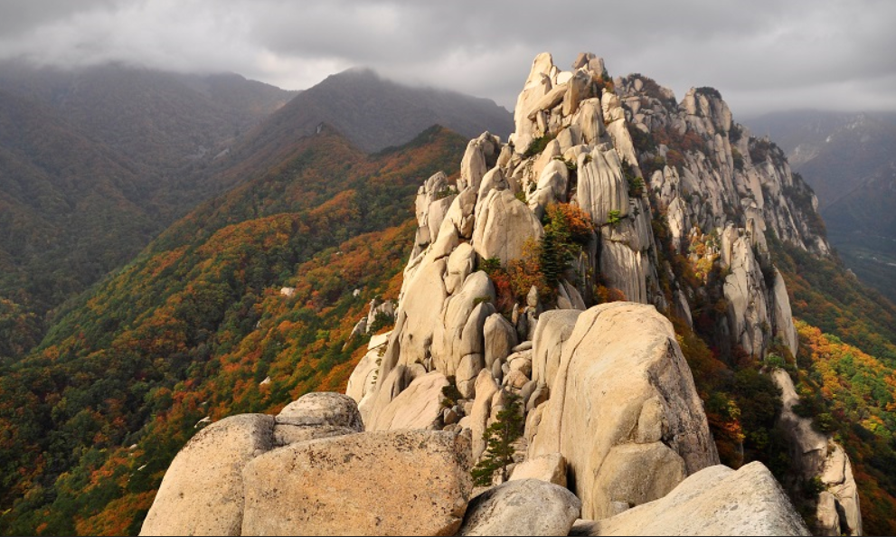 Национальный парк Сораксан - самая известная туристическая достопримечательность Канвондо