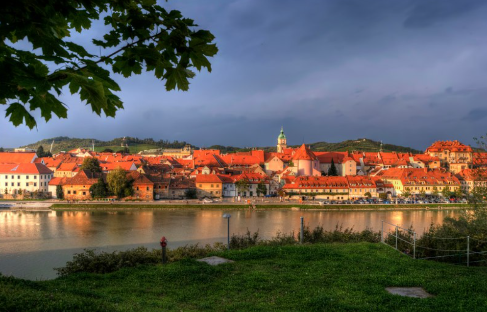 Замок Марбург – возник во времена раннего Средневековья на холме у берега реки Дравы
