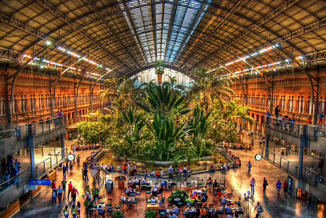 Вокзал Аточа – это самый крупный железнодорожный вокзал