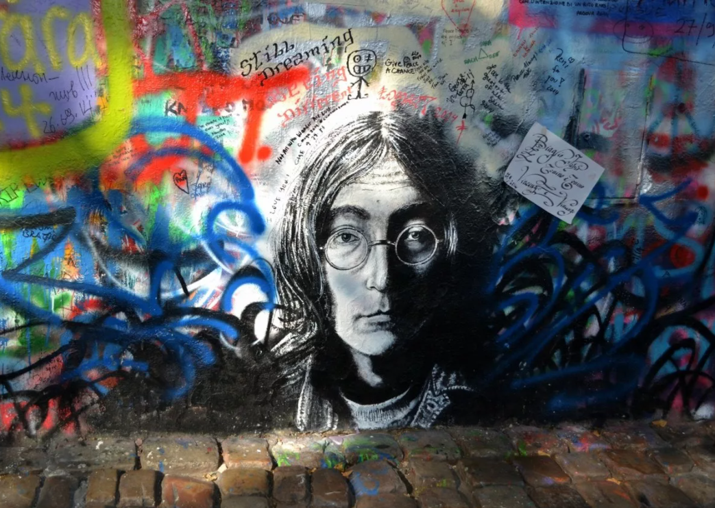Стена Джона Леннона в Праге