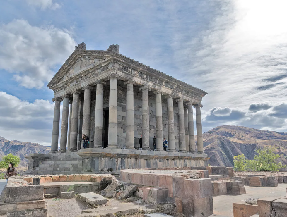 Храм в Гарни — языческий храм в Армении