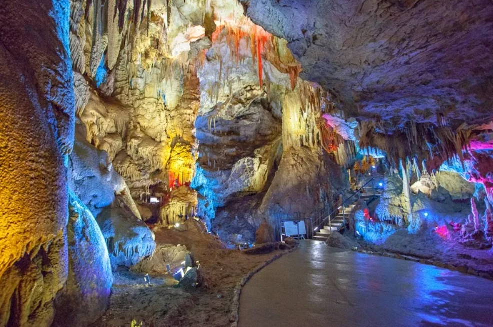 Пещера Прометея — Грузия